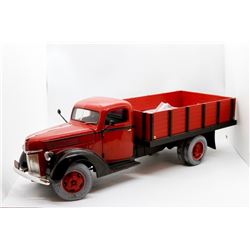 1940 Ford Medium-Duty Truck 1:16 Has Box