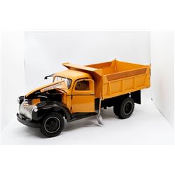 1946 Dump Truck working dump box and tailgate 1:16 Has Box