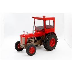 Massey Ferguson Highly Detailed 98 w/ GM diesel & cab 1:16 Has Box