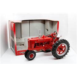 Case IH Farmall M Ertl 1:16 Has Box