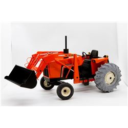 Allis Chalmers Highly Detailed 6070 tractor w/ loader 1:16 Has Box