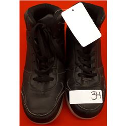 SIZE 5 CHILDRENS LIGHT UP SHOES