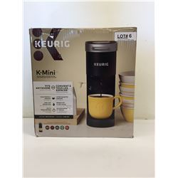 KEURIG MINI SINGLE SERVE COFFEE MAKEER FITS ANYWHERE