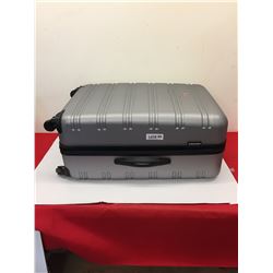 SWISSGEAR HARDSHELL SUITCASE WITH WHEELS 26"X18"