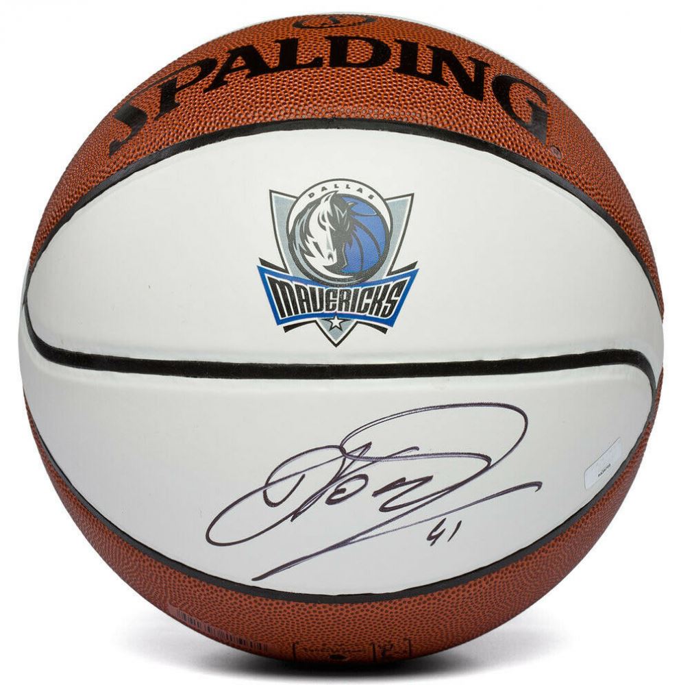 dirk nowitzki signed basketball