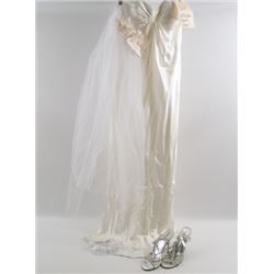 7500 Liz Lewis (Nicky Whelan) Movie Costumes