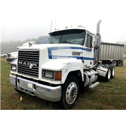 1999 MACK CH613 TRUCK TRACTOR; VIN/SN:1M1AA18Y8XW114448 T/A, E7-427, 10 SPD TRANS, 38K REARS, AIR RI
