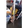 Image 2 : BUCK SAW AND LEVEL
