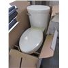 Image 1 : NEW PORCHER BY AMERICAN STANDARD 1PIECE TOILET W/ SLOW CLOSE LID ENCLOSED TRAPWAY