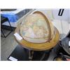 Image 1 : GLOBE ON WOOD STAND