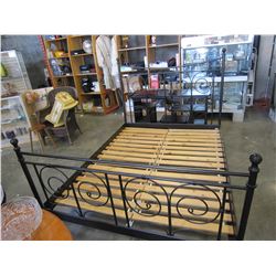 QUEENSIZE METAL BEDFRAME