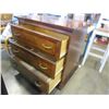 Image 2 : AMERICAN MARTINSVILLE 3 DRAWER MAHOGANY DRESSER