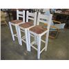 Image 2 : 3 WHITE BAR STOOLS