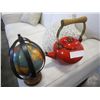 Image 2 : RED KETTLE AND SMALL GLOBE