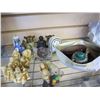 Image 2 : LOT OF MINIATURE EASTERN FIGURES AND SNUFF BOTTLE