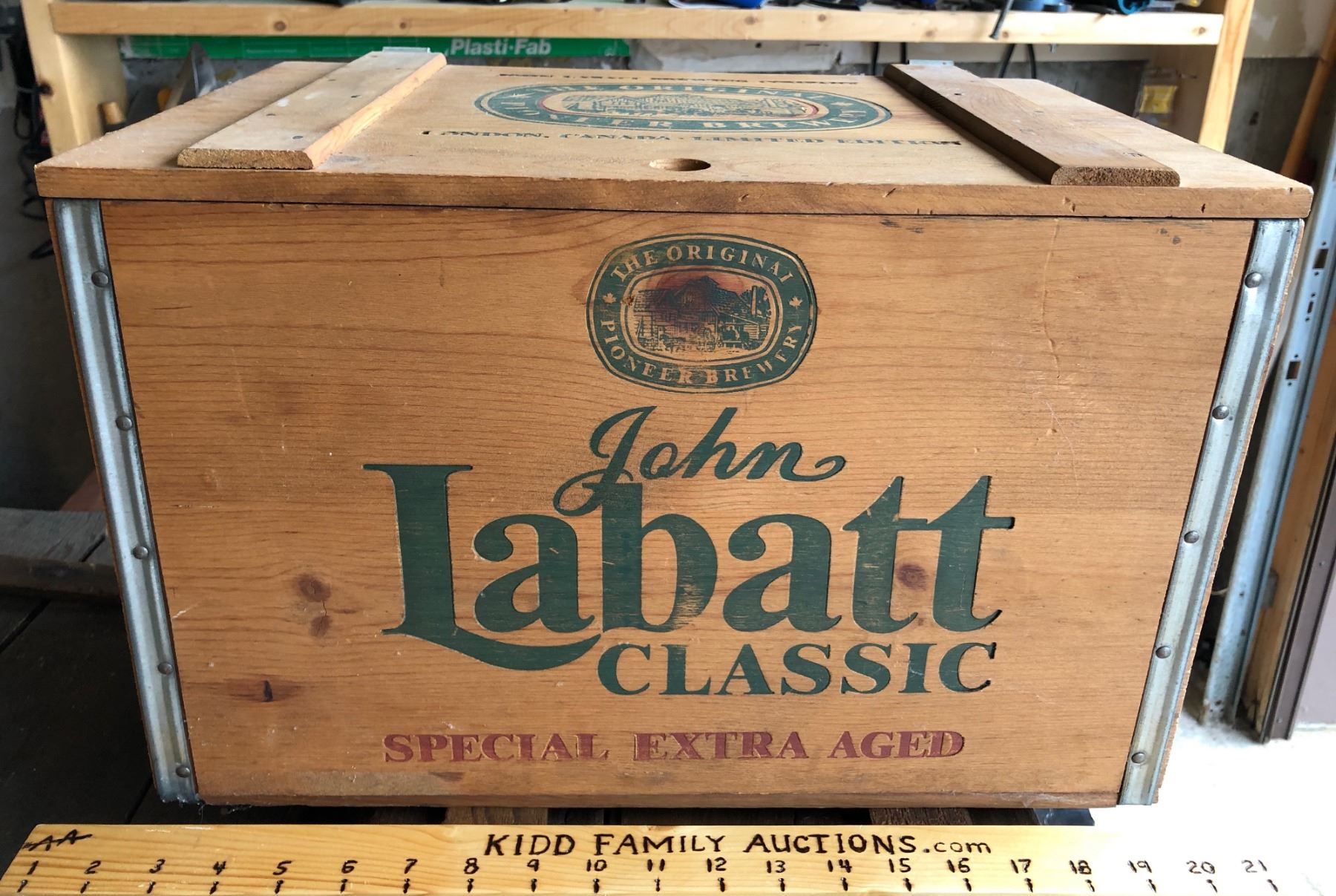JOHN LABATT CLASSIC CRATE