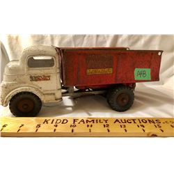 1950'S STRUTCO HI-LIFT DUMP TRUCK WITH WORKING WIND-UP & SCISSOR MECHANISM