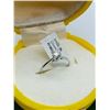 Image 3 : 24) 10K WHITE GOLD DIAMOND RING