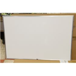 MEMO BOARD IN BOX
