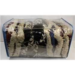 LOT OF 7 PLUSH THROW CUSHIONS.