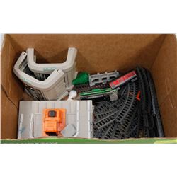 BATTERY OPERATED TRAIN WITH COMPLETE TRACKS