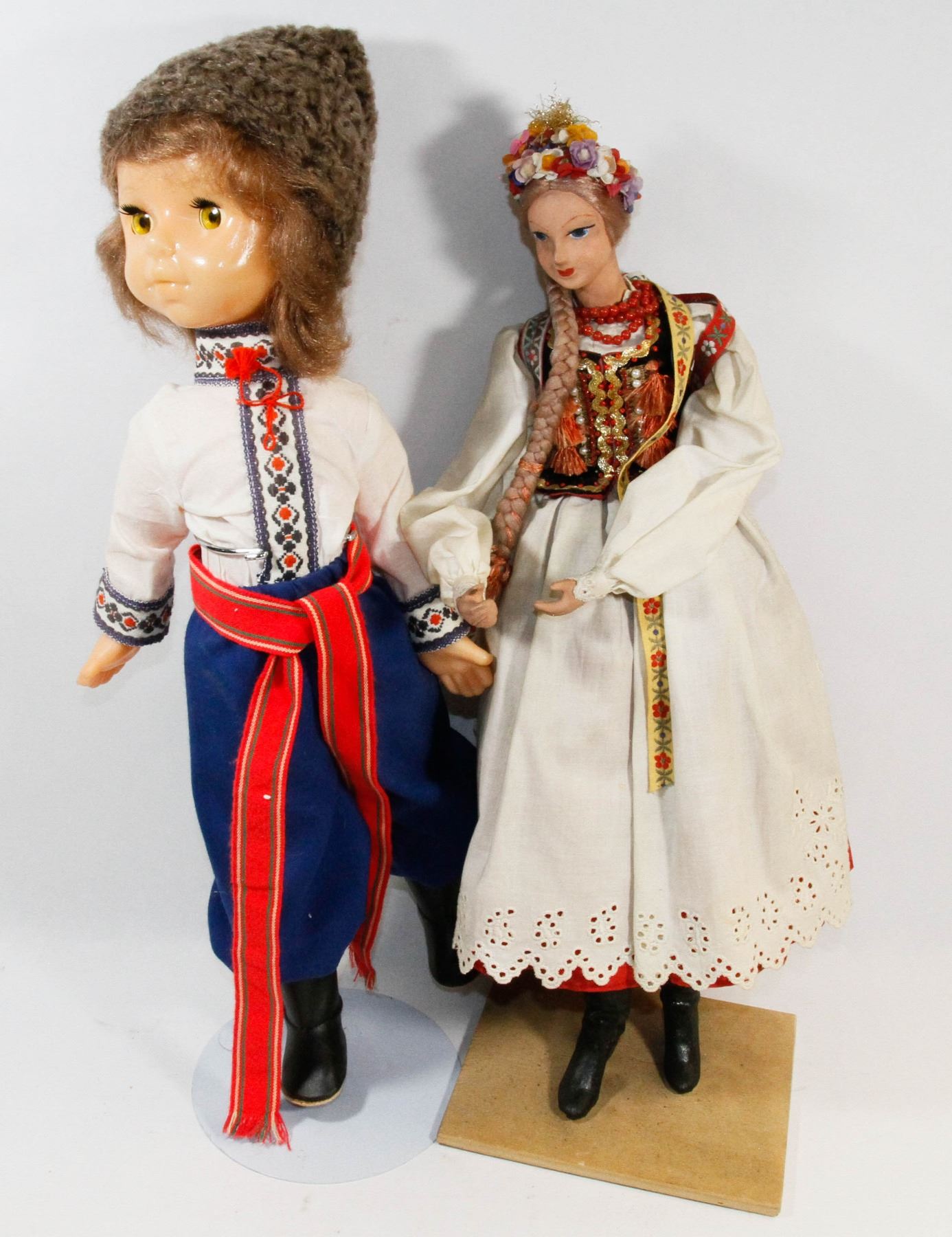 2 UKRAINIAN DOLLS VINTAGE 21" AND 20"