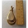Image 1 : VINTAGE GOLD TONE BROOCH MEASURING 2.5" IN LENGTH