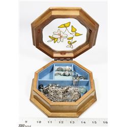 ESTATE JEWELLERY BOX WITH CONTENTS.