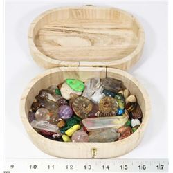 WOOD BOX W/COLLECTION OF QUARTZ
