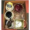 Image 1 : BOX OF ASSORTED HOME DECOR.