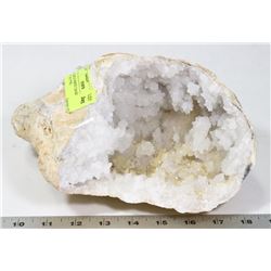 QUARTZ WHITE 7 LB GEODE (9"W X 9"L X 5.5"H)-