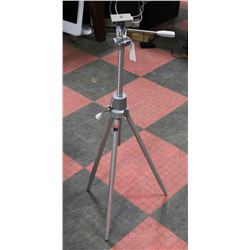DAVIDSON LARGE CAMERA TRIPOD.