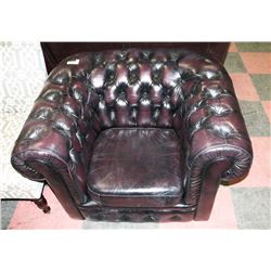 44" TUCK & ROLL DIAMOND LOUNGE CHAIR.