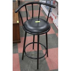 METAL/LEATHERETTE BLACK BAR STOOL.