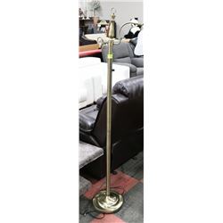BRASS TONE FLOOR LAMP.