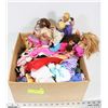 Image 1 : LOT OF VINTAGE BARBIE DOLLS AND CLOTHING