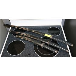 SET OF THREE JAPANESE STYLE SWORDS.