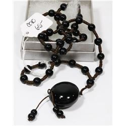 BLACK STONE BEADED NECKLACE