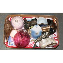ESTATE FLAT OF ASSORTED SEA ORNAMENTS.