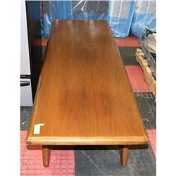 MID CENTURY WOOD COFFEE TABLE (70"X22"X14").