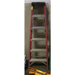 6' ALUMINUM AND FIBRE GLASS LADDER ON CHOICE