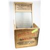 Image 1 : VINTAGE APPLE CRATE AND WASH BOARD.