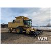 Image 2 : 1996 NEW HOLLAND TX66 COMBINE