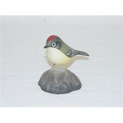 MINIATURE CARVED & PAINTED BIRD - KINGLET SIGNED BY JESS BLACKSTONE