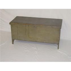 19TH CENT. 6 BOARD PAINTED BLANKET BOX W/ SHAPED CUT-OUT ENDS