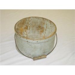 11 1/4" ROUND FINGERED PANTRY BOX W/ BAIL HANDLE IN OLD GREY PAINT