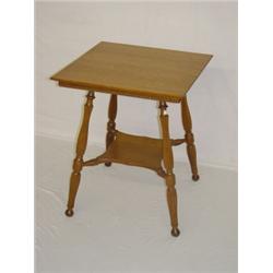 VICTORIAN OAK LAMP TABLE