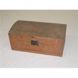 EARLY NEW ENGLAND DOVETAILED PAINT DECORATED FLAT TOP BOX - SALMON W/ BLACK SPONGE DECORATION