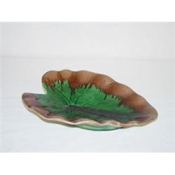 LG. ETRUSCAN MAJOLICA BEGONIA LEAF DISH (REPAIR)