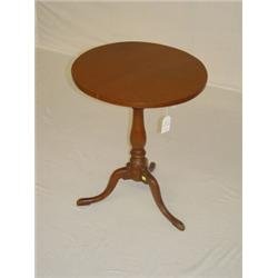 QUEEN ANNE CANDLESTAND W/ PADDED FOOT